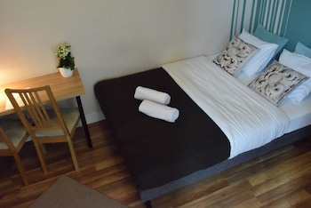 Blooms Inn & Apartments