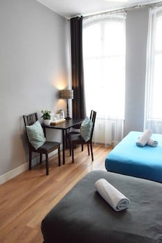 Blooms Inn & Apartments