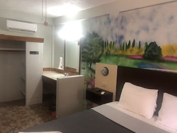 Best Time Inn Hotel - Car Rental