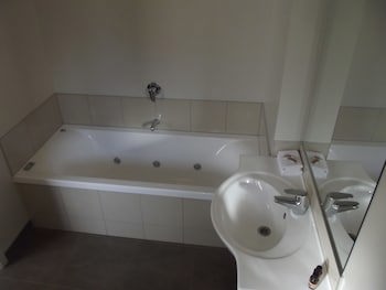 Arena Court Motel