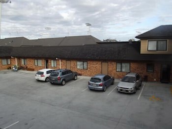 Arena Court Motel
