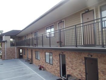 Arena Court Motel