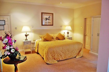 Watersedge Hotel