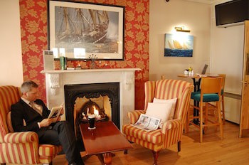 Watersedge Hotel
