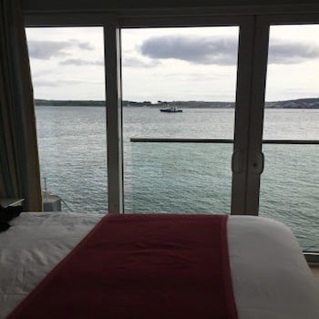 Watersedge Hotel