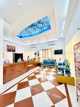 Al Ayjah Plaza Hotel