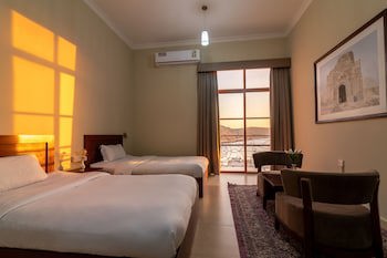 Al Ayjah Plaza Hotel
