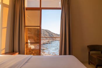 Al Ayjah Plaza Hotel