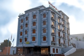 Al Ayjah Plaza Hotel