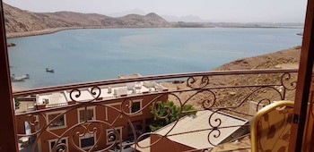 Al Ayjah Plaza Hotel