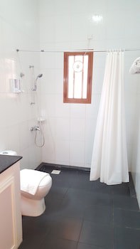 Al Ayjah Plaza Hotel