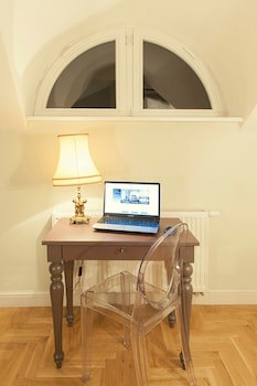 Crystal Suites Chez Helena