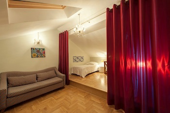 Crystal Suites Chez Helena