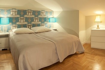 Crystal Suites Chez Helena