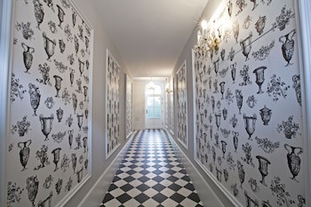 Crystal Suites Chez Helena