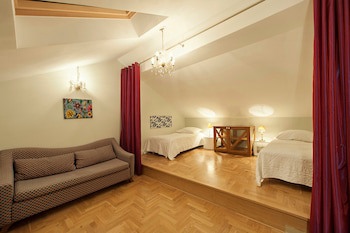 Crystal Suites Chez Helena