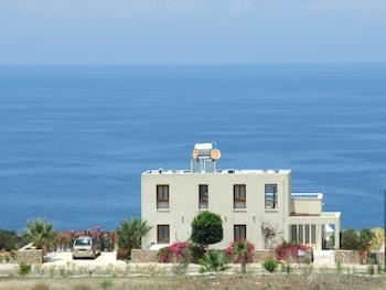 Sea Cliff Villa, 4 Beds, Sleeps 2- 8, Free Wifi,