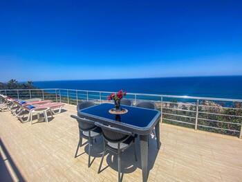 Sea Cliff Villa, 4 Beds, Sleeps 2- 8, Free Wifi,