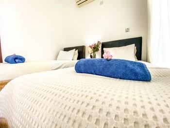 Sea Cliff Villa, 4 Beds, Sleeps 2- 8, Free Wifi,