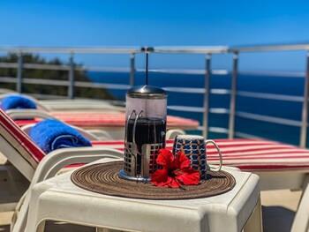 Sea Cliff Villa, 4 Beds, Sleeps 2- 8, Free Wifi,