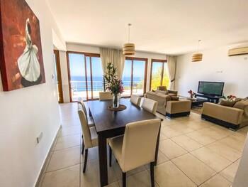 Sea Cliff Villa, 4 Beds, Sleeps 2- 8, Free Wifi,