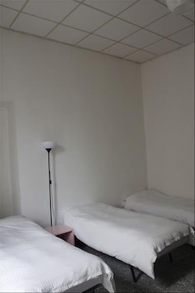 1 Bed In Basic 6 Bed Female Room Share Bathroom