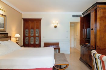 Guadalpin Suites