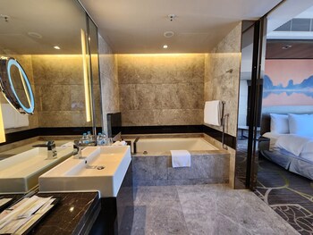 Crowne Plaza Hong Kong Kowloon East, An Ihg Hotel