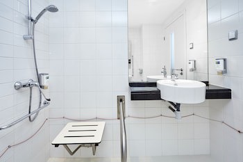 Holiday Inn Express Lisbon - Alfragide, An Ihg Hotel