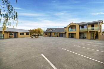 Avenue Motel