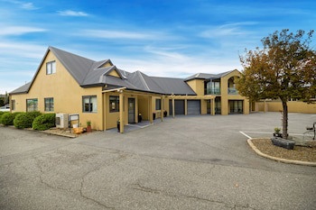 Avenue Motel