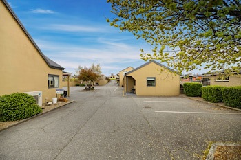 Avenue Motel