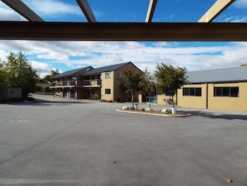 Avenue Motel