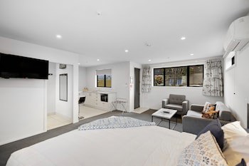 Avenue Motel