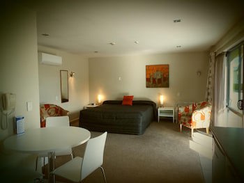 Avenue Motel