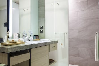 Pacific Business Hotel
