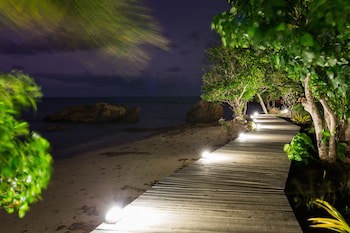 Funky Fish Beach & Surf Resort - Hostel