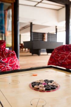 Funky Fish Beach & Surf Resort - Hostel