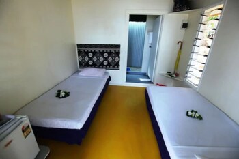 Funky Fish Beach & Surf Resort - Hostel