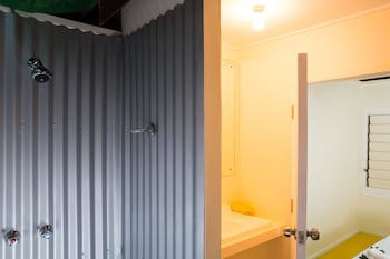 Funky Fish Beach & Surf Resort - Hostel
