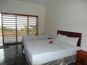 Funky Fish Beach & Surf Resort - Hostel