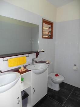 Funky Fish Beach & Surf Resort - Hostel