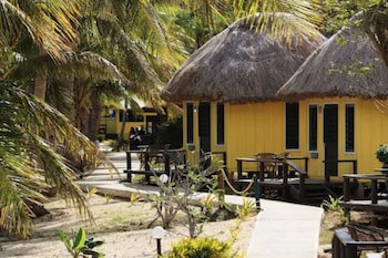 Funky Fish Beach & Surf Resort - Hostel