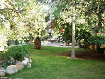 Corona Guest Farm