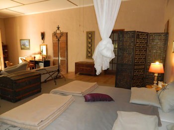 Corona Guest Farm