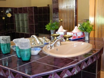 Corona Guest Farm