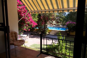 Corona Guest Farm