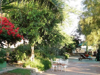 Corona Guest Farm