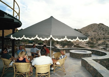 Etusis Lodge