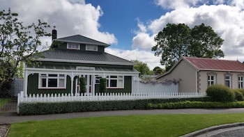 Designer Cottage B&B